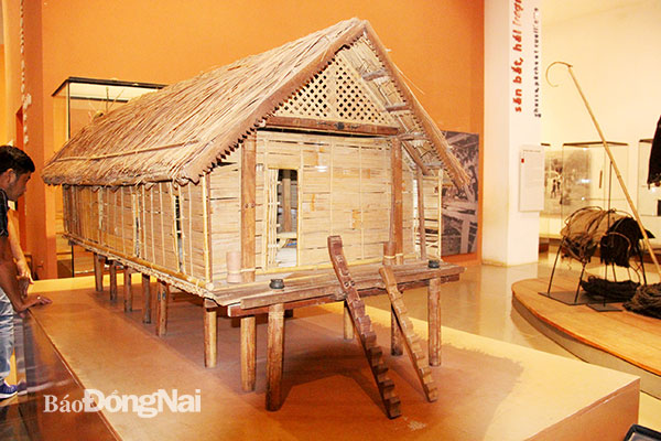 Ngôi nhà sàn của người Ê Đê là một trong những nét đặc trưng văn hóa ở Tây nguyên