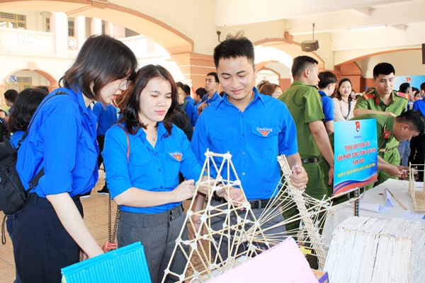 Đoàn viên thanh niên tham gia Ngày hội tuổi trẻ sáng tạo tỉnh Đồng Nai. Ảnh: N.Sơn