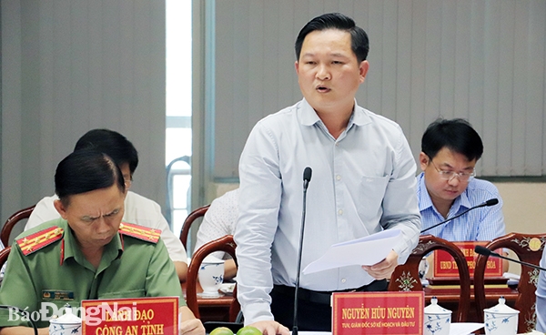 Giám đốc Sở KH-ĐT Nguyễn Hữu Nguyên phát biểu tại cuộc họp