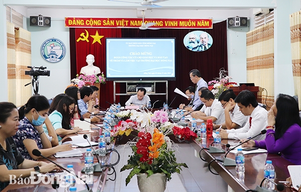 PGS-TS Hoàng Minh Sơn, Thứ trưởng Bộ GD-ĐT chủ trì buổi làm việc với lãnh đạo Trường đại học Đồng Nai