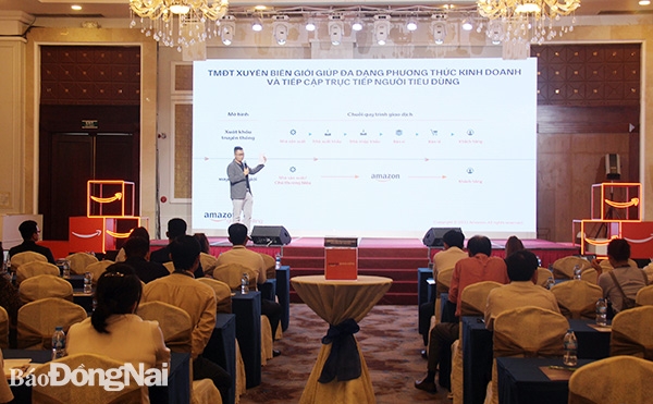  Đại diện Amazon Global Selling Việt Nam trình bày tại hội nghị