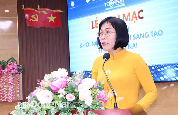 Phó chủ tịch UBND tỉnh Nguyễn Thị Hoàng phát biểu tại lễ khai mạc. Ảnh: Vương Thế