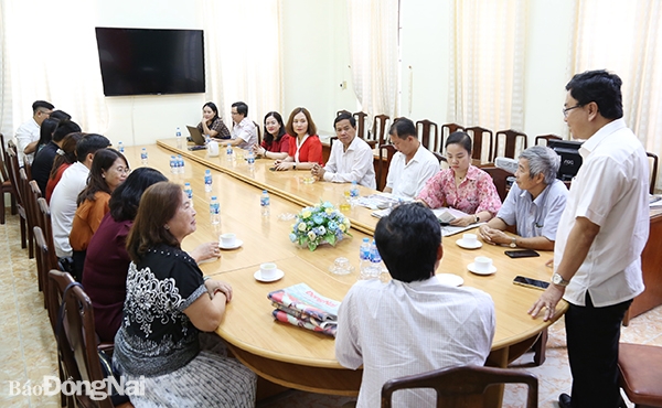 Tổng biên tập Báo Đồng Nai Đào Văn Tuấn chia sẻ hoạt động của Báo Đồng Nai với Báo Cần Thơ và Hội Nhà báo Cần Thơ