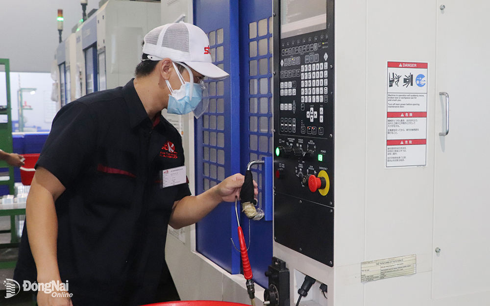 Khu công nghiệp Nhơn Trạch 3 giai đoạn 2 (H.Long Thành) thu hút nhiều dự án công nghiệp hỗ trợ có công nghệ hiện đại. Trong ảnh: Công ty TNHH Việt Nam Kaneko sản xuất linh kiện máy móc xuất khẩu. Ảnh: K.Minh