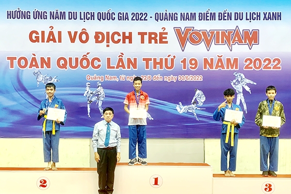 Em Nguyễn Đại Lộc nhận 1 huy chương vàng cá nhân hạng cân 42kg tại Giải vô địch trẻ vovinam toàn quốc lần thứ 19-2022 (tổ chức tại tỉnh Quảng Nam). Ảnh nhân vật cung cấp