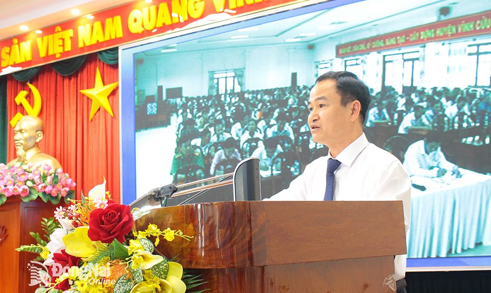 PGS-TS Đỗ Xuân Tuất trình bày chuyên đề năm 2023. Ảnh: Hồ Thảo