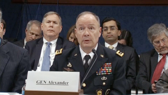 Giám đốc Cơ quan An ninh Quốc gia Mỹ (NSA) Keith Alexander phát biểu