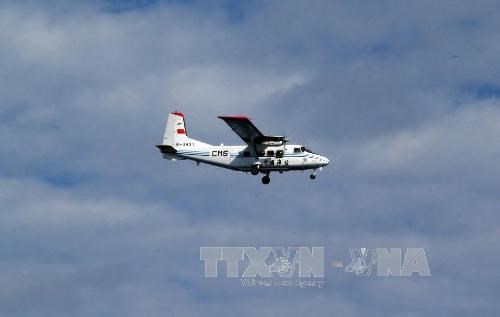 Ảnh (do lực lượng phòng vệ bờ biển Nhật Bản cung cấp ngày 13/12): Máy bay Trung Quốc bay qua bầu trời vùng đảo tranh chấp trên biển Hoa Đông. AFP/ TTXVN