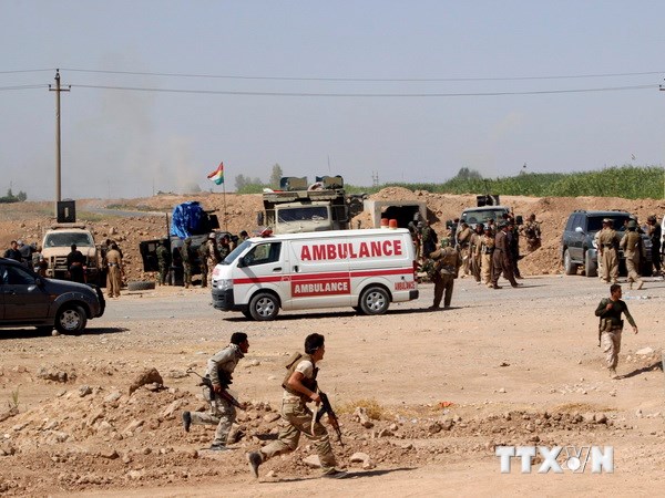 Lực lượng an ninh người Kurd giao tranh với các tay súng IS tại một số ngôi làng gần Kirkuk. (Ảnh: THX/TTXVN)