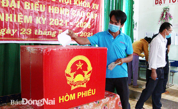 Cử tri ấp 7, xã Đắc Lua, H.Tân Phú bỏ phiếu bầu cử