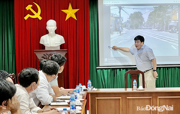 Ông Vũ Quang Khôi, Cục trưởng Cục Đường sắt Việt Nam  làm việc với Ban ATGT tỉnh về công tác đảm bảo trật tự hành lang an toàn giao thông