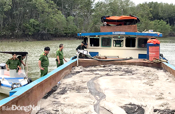 Công an Đồng Nai phối hợp cùng Công an TP.HCM và tỉnh Bình Dương bắt giữ đối tượng bơm hút cát lậu trên sông Đồng Nai