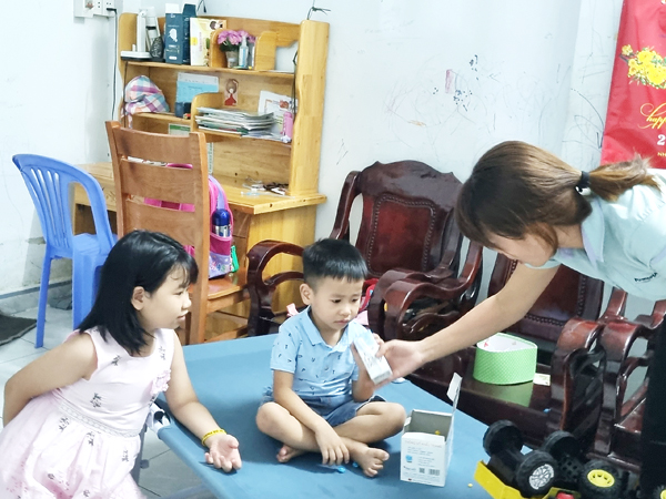 “Bão giá” khiến gia đình chị Nguyễn Thị Phượng (P.Tân Phong, TP.Biên Hòa) phải cắt nhiều khoản chi không cần thiết để đảm bảo cân đối chi tiêu trong nhà