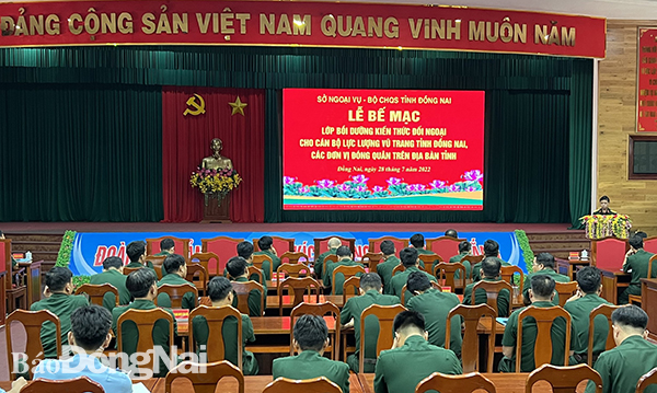 Đại tá Ngô Quang Thuấn, Phó chỉ huy trưởng Bộ Chỉ huy quân sự tỉnh phát biểu bế mạc lớp bồi dưỡng