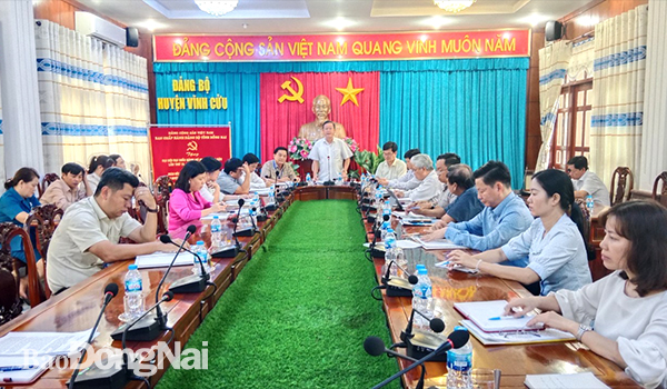 Ủy viên Ban TVTU, Trưởng ban Dân vận Tỉnh ủy Đào Văn Phước kết luận buổi làm việc.
