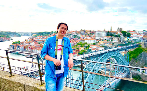 Trương Anh Ngọc tại Porto (Bồ Đào Nha) hè 2022