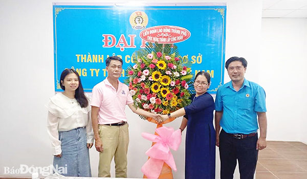 Liên đoàn Lao động TP.Long Khánh tổ chức  hội nghị thành lập  Công đoàn cơ sở Công ty TNHH Nhựa Tali Việt Nam. Ảnh: CĐ