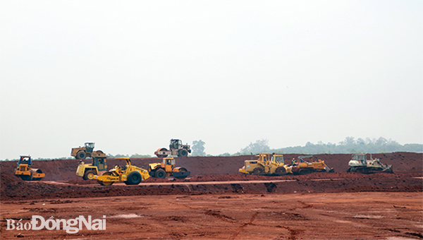 Sau gần 6 tháng thi công, gói thầu san nền, thoát nước dự án Sân bay Long Thành giai đoạn 1 đã đạt tổng khối lượng đào đắp hơn 17 triệu m3 đất