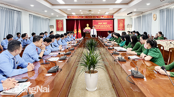 Đồng chí Nguyễn Hồng Lĩnh, Ủy viên Trung ương Đảng, Bí thư Tỉnh ủy phát biểu tại buổi họp mặt
