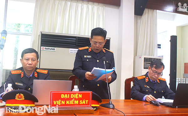 Đại diện Viện KSND tỉnh công bố cáo trạng trong phiên tòa xét xử
