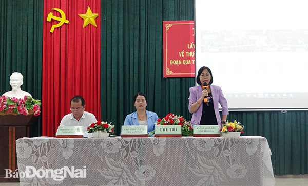 Phó chủ tịch UBND tỉnh Nguyễn Thị Hoàng trả lời ý kiến người dân về dự án đường Vành đai 3