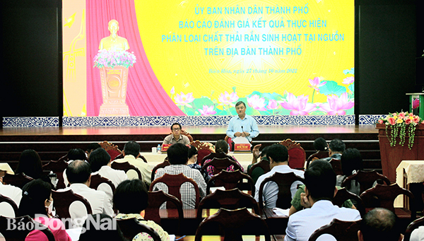 Phó bí thư Thường trực Thành ủy Biên Hòa Huỳnh Tấn Đạt phát biểu chỉ đạo tại cuộc họp