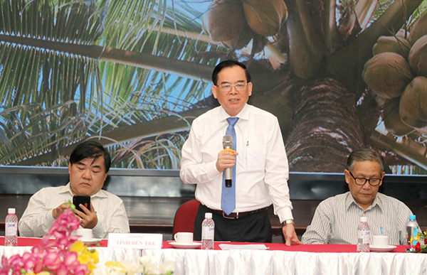Chủ tịch UBND tỉnh Bến Tre Trần Ngọc Tam thông tin tình hình kinh tế xã hội của tỉnh Bến Tre và những dự án trọng điểm mà tỉnh sẽ triển khai trong thời gian tới. 