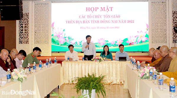 Lãnh đạo Ban Dân vận Tỉnh ủy, Ủy ban MTTQ Việt Nam tỉnh, Sở Nội vụ, Ban Tôn giáo tỉnh trao đổi các vấn đề mà chức sắc Phật giáo quan tâm