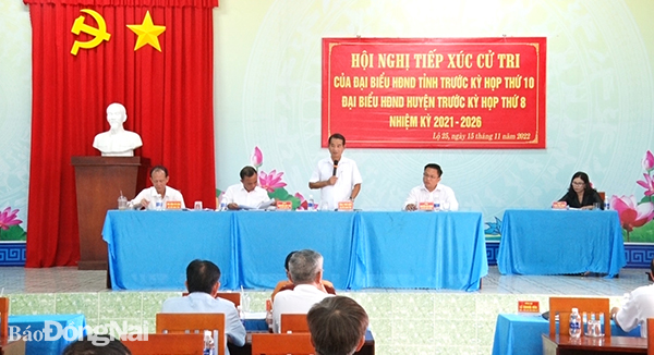 Chủ tịch HĐND tỉnh Thái Bảo phát biểu tại buổi tiếp xúc với cử tri xã Lộ 25