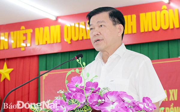 Bí thư Tỉnh ủy Nguyễn Hồng Lĩnh chia sẻ với cử tri tại hội nghị