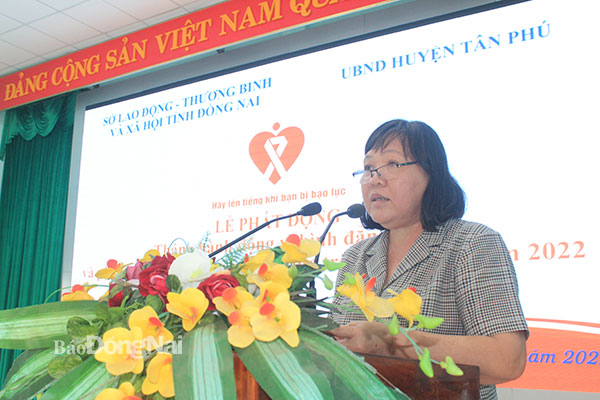Bà Nguyễn Thị Kiều Oanh , Phó giám đốc Sở LĐ-TBXH phát biểu phát động. Ảnh: Nga Sơn