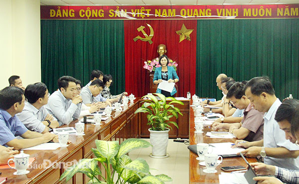 Phó chủ tịch UBND tỉnh Nguyễn Thị Hoàng phát biểu chỉ đạo tại cuộc họp. Ảnh: Hải Quân