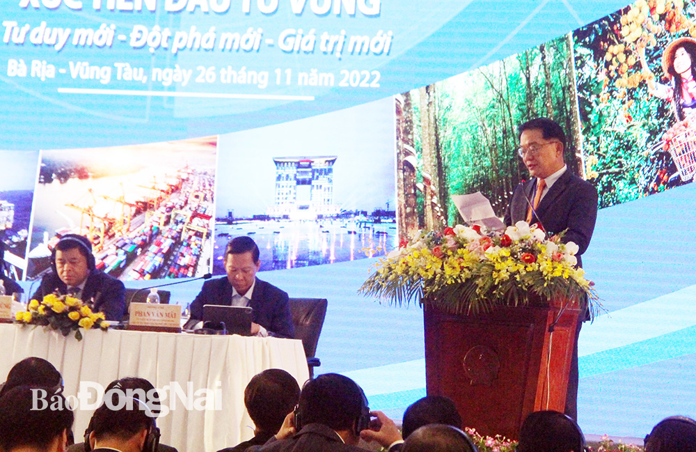 Lãnh đạo Công ty TNHH Hyosung Việt Nam - Công ty TNHH Hyosung Đồng Nai (H.Nhơn Trạch) phát biểu tham luận tại hội nghị. (Ảnh: Hoàng Hải)