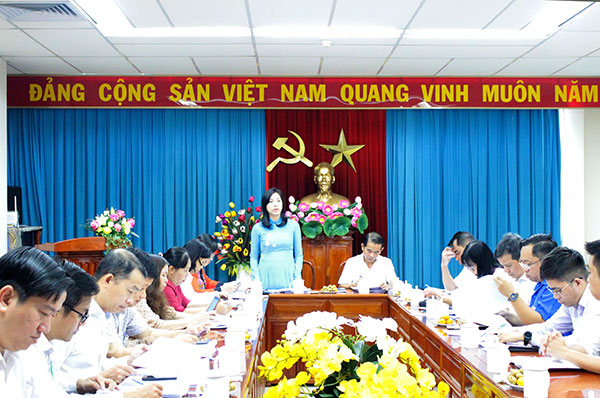 Trưởng Ban Văn hóa – xã hội HĐND tỉnh Huỳnh Ngọc Kim Mai phát biểu tại buổi làm việc