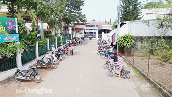 Mô hình Cổng trường an toàn giao thông được triển khai tại Trường tiểu học Nguyễn Bỉnh Khiêm (xã Sông Trầu, H.Trảng Bom). Ảnh: Trần Nguyên